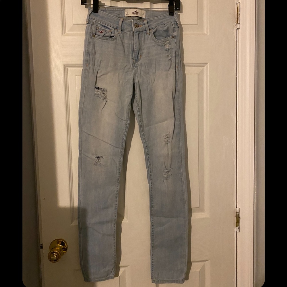 Low rise light wash skinny jeans size 0 (24)
